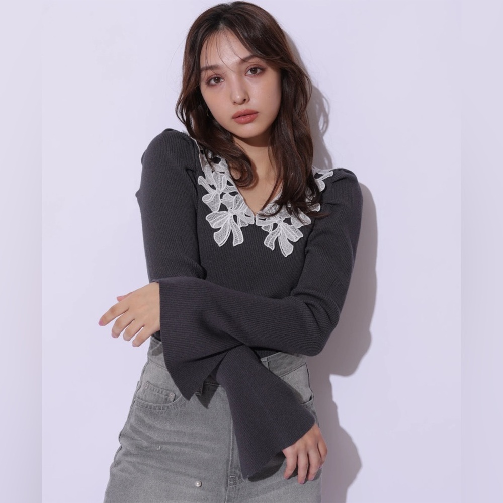 Rirandture Gray Sweater with White Floral Embroidery